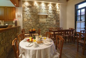 Daily buffet breakfast for a fee