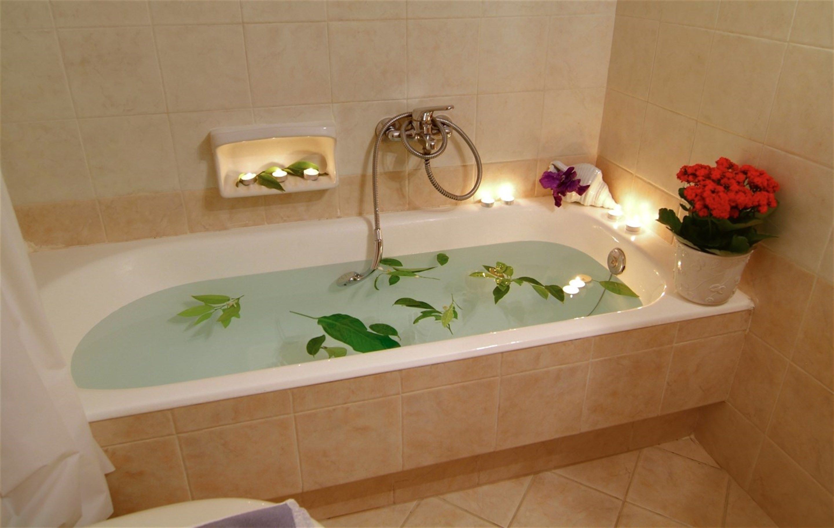 deep-soaking bathtub