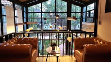 Lobby lounge