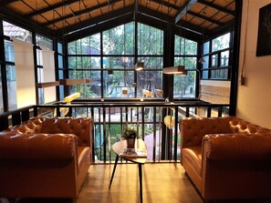 Lobby lounge - Baan Mai Kradan Hostel Chiang Rai (Chiang Rai)