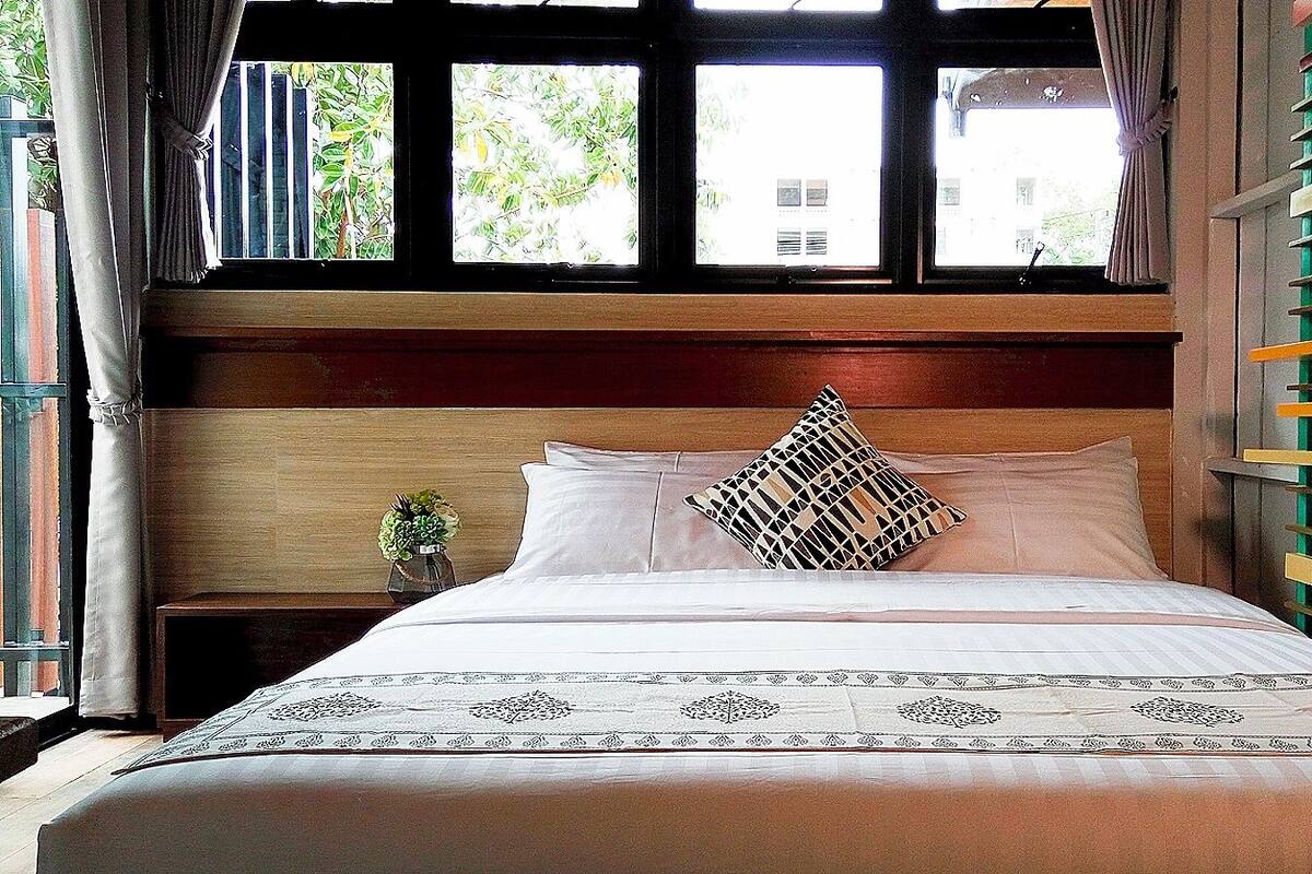 Deluxe Double Room with Private Bathroom and Balcony | Free WiFi