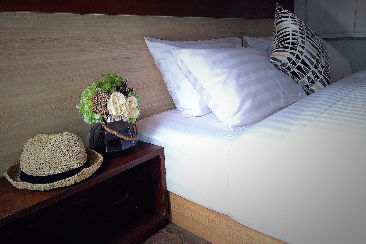 Deluxe Double Room with Private Bathroom | Free WiFi