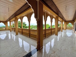 A spacious hall with a high ceiling and marble flooring, featuring ornate arches and a balcony with a view of greenery. - Pushkar Rajwara Resort (Pushkar)