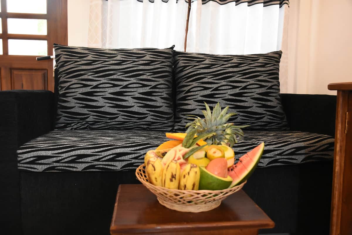 superior duplex, mountain view, poolside | living area