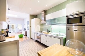 Apartment, 2 Bedrooms | Private kitchen