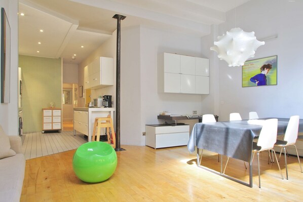 Apartment, 2 Bedrooms | In-room dining