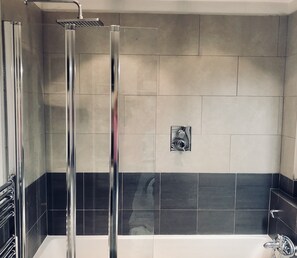 Bathroom shower - The London Agent The Strand (London)
