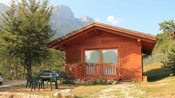 Stacaravan, 2 slaapkamers, kitchenette, uitzicht op bergen | Terras