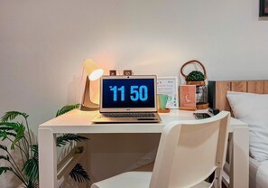 Family Room With Bathroom (VIP1) - Click Hostel (Bangkok)