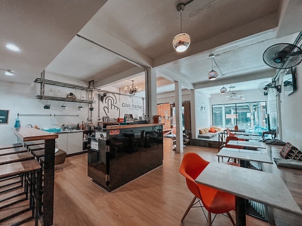 Living area - Click Hostel (Bangkok)