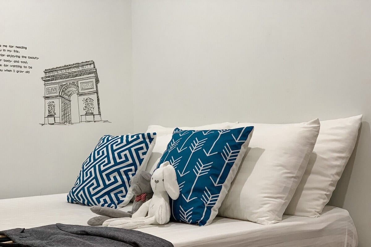 Premium bedding, soundproofing, free WiFi, bed sheets