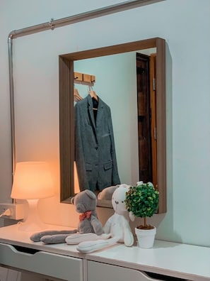 Private Queen with Shared Bathroom | Premium bedding, soundproofing, free WiFi, bed sheets - Click Hostel (Bangkok)