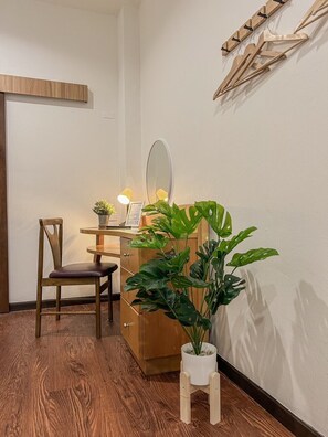 Basic-Doppelzimmer, 1 Queen-Bett | Hochwertige Bettwaren, schallisolierte Zimmer, kostenloses WLAN