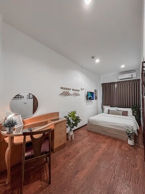 Basic Double Room, 1 Queen Bed - Click Hostel (Bangkok)