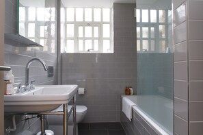 Apartment, 1 Bedroom | Bathroom | Combined shower/tub, deep soaking tub, free toiletries, hair dryer - The London Agent Spitalfields (London)