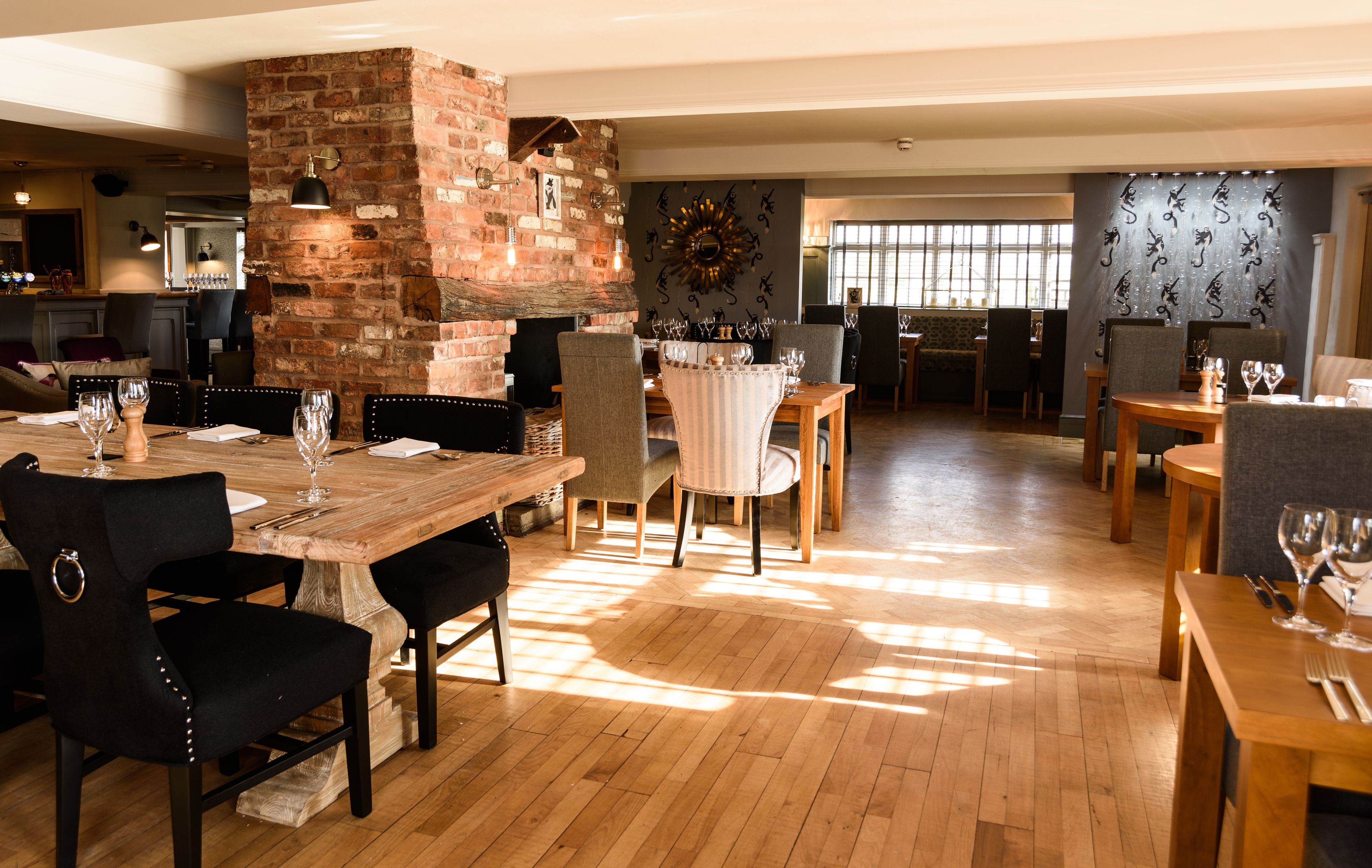 Breakfast, lunch and dinner served