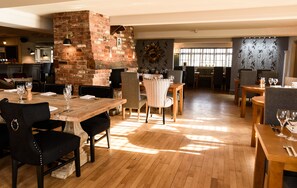 Breakfast, lunch and dinner served - The Wheatsheaf Inn (Crewe)