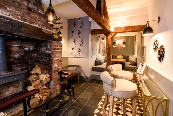 Lobby sitting area - The Wheatsheaf Inn (Crewe)