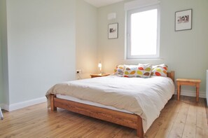 3 habitaciones, ropa de cama de alta calidad y escritorio 