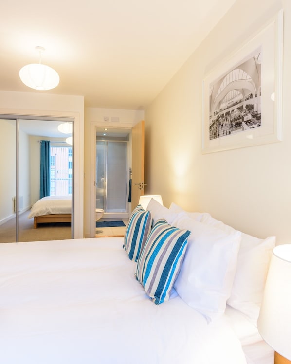 City Apartment, Multiple Beds | 1 bedroom, premium bedding, iron/ironing board, free WiFi - City Visits - Ryland Steet (Birmingham)