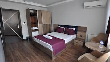 In-room safe, desk, soundproofing, free WiFi