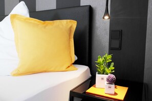 Minibar, in-room safe, desk, iron/ironing board - Hotel Blauer Fasan (Wiesmoor)