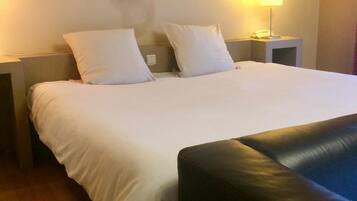 1 bedroom, premium bedding, minibar, desk