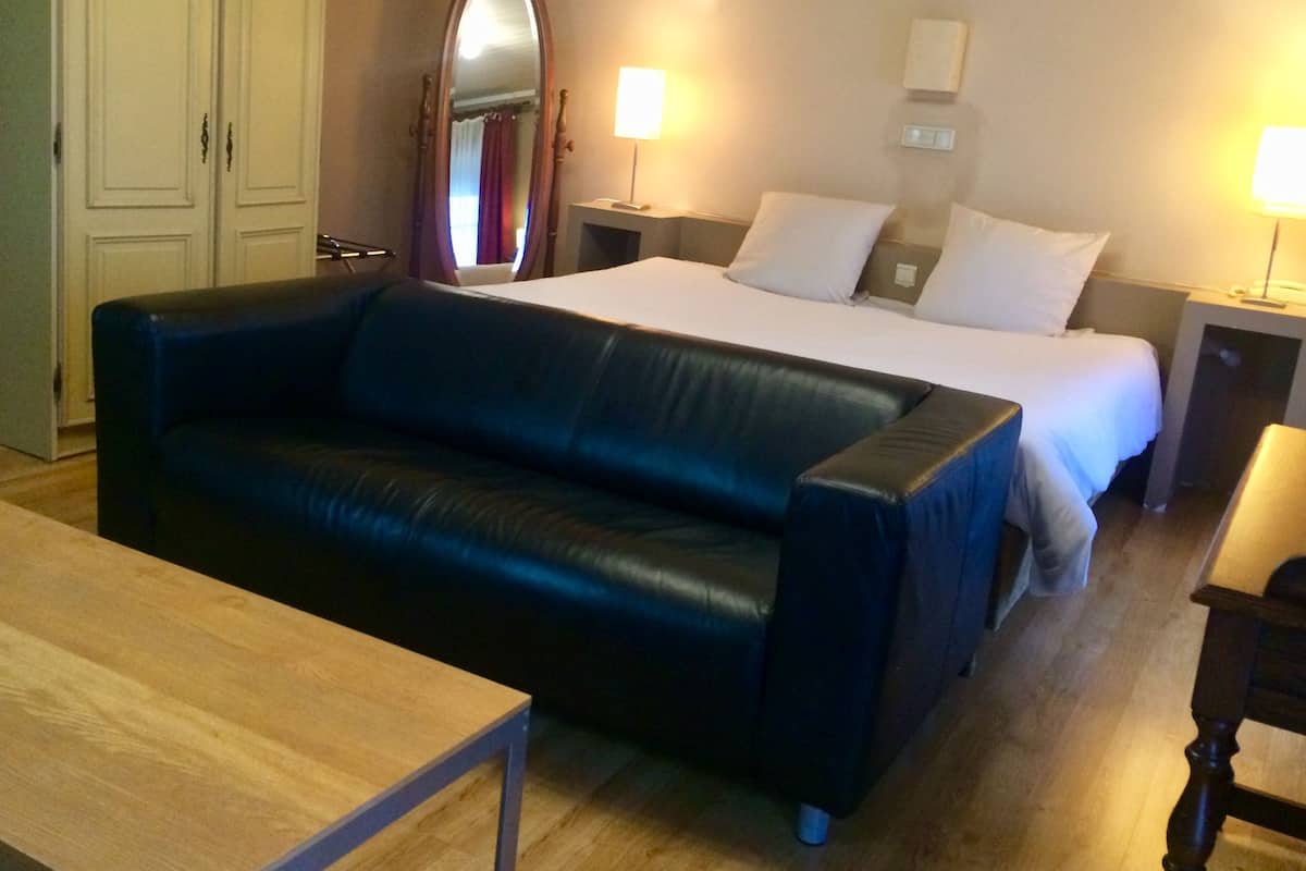 1 Schlafzimmer, hochwertige Bettwaren, Minibar, Schreibtisch