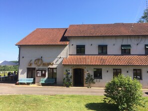 Front of property - Hotel La Venerie (Virton)