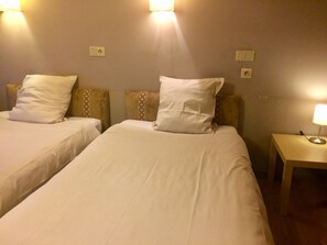 1 chambre, literie de qualité supérieure, minibar, bureau