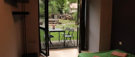 Fer et planche à repasser, Wi-Fi gratuit, draps fournis