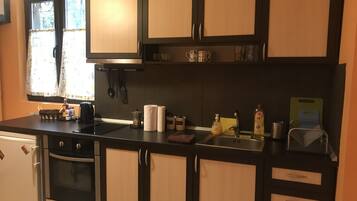 Refrigerador, horno, placa de cocina, cafetera/tetera