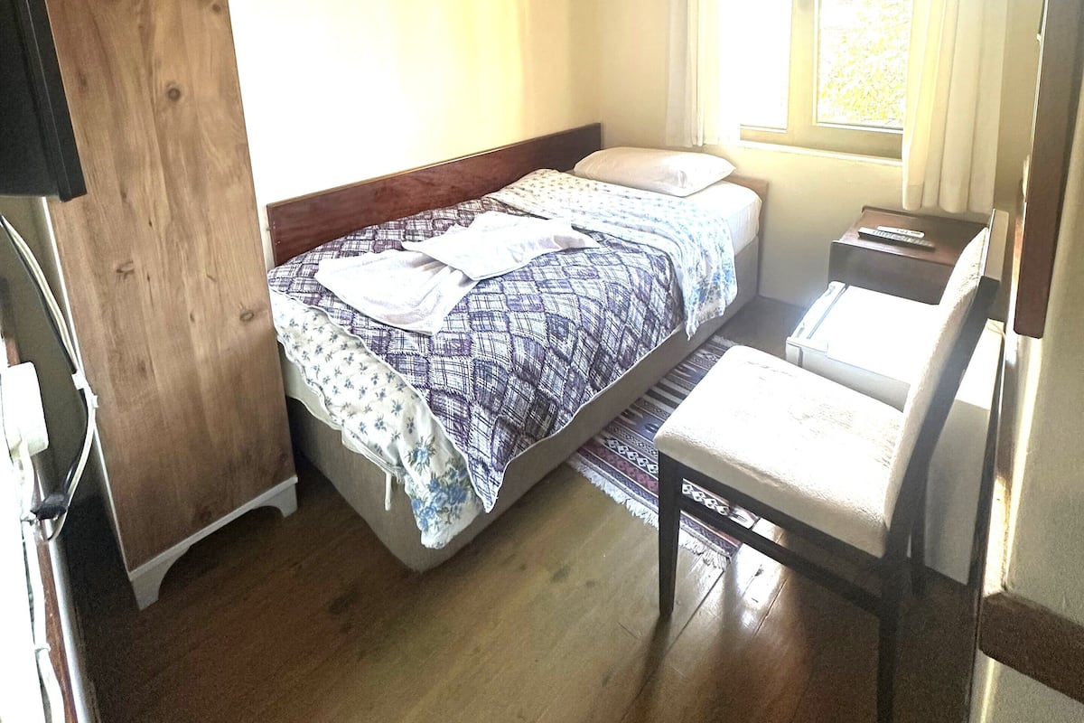 Quarto solteiro standard | Frigobar, escrivaninha, quartos à prova de som