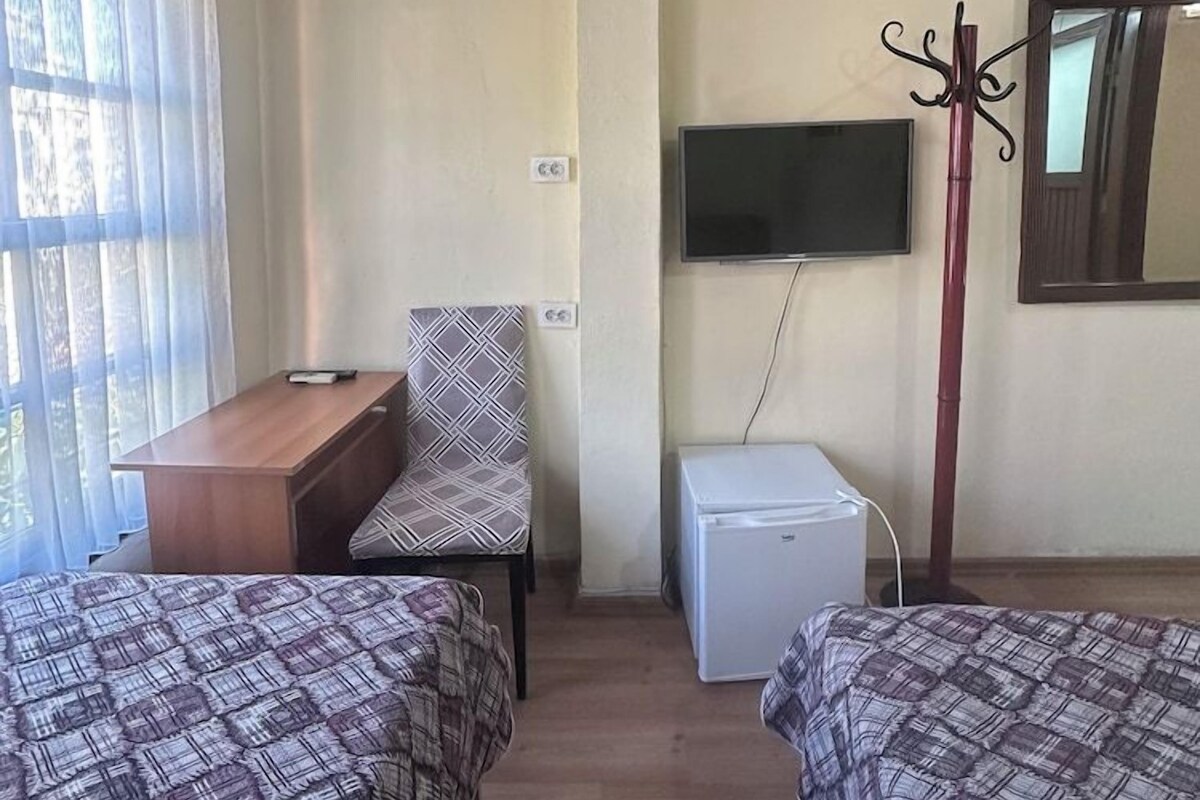 Premium bedding, minibar, desk, soundproofing