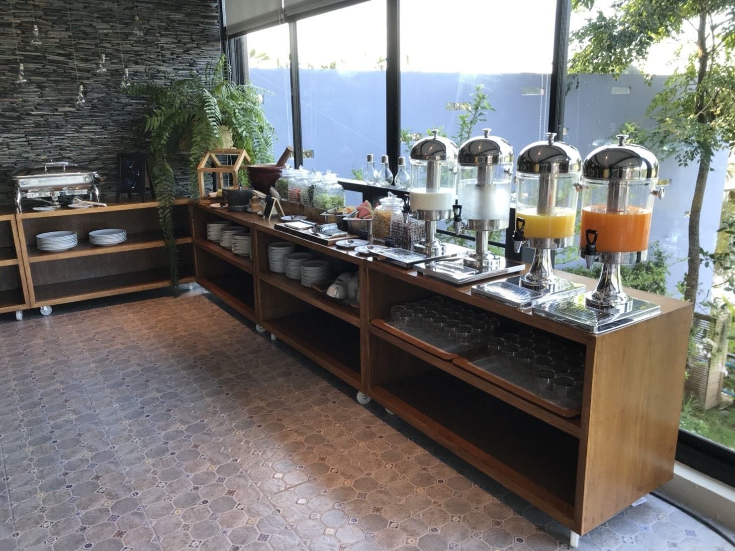 Desayuno buffet diario (THB 350 por persona)