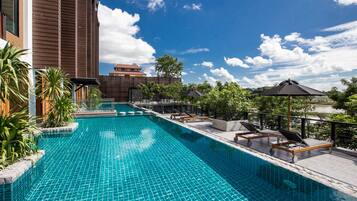 Outdoor pool, pool loungers