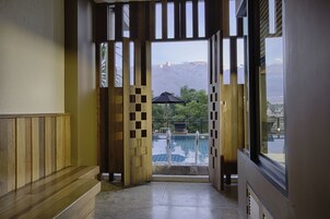 Jacuzzi Pool Access | Hallway