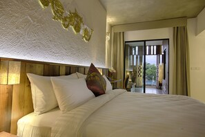 Jacuzzi Pool Access | Sengetøy av topp kvalitet, safe på rommet og blendingsgardiner