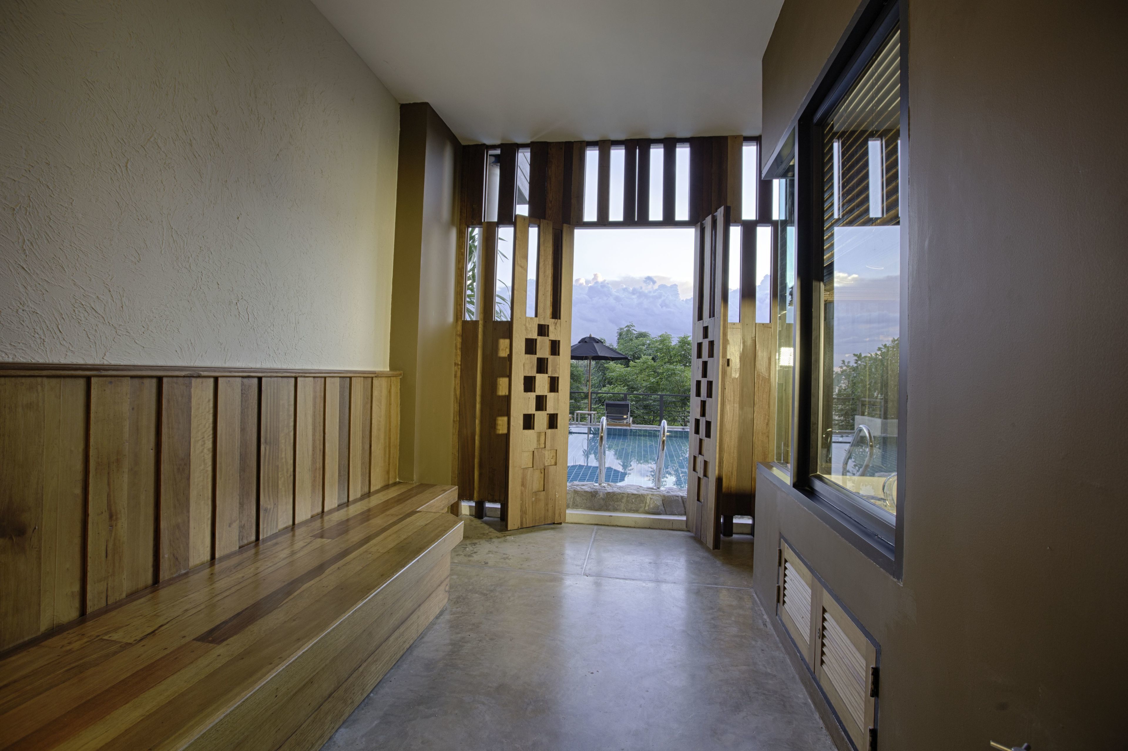 Jacuzzi Pool Access | Hallway