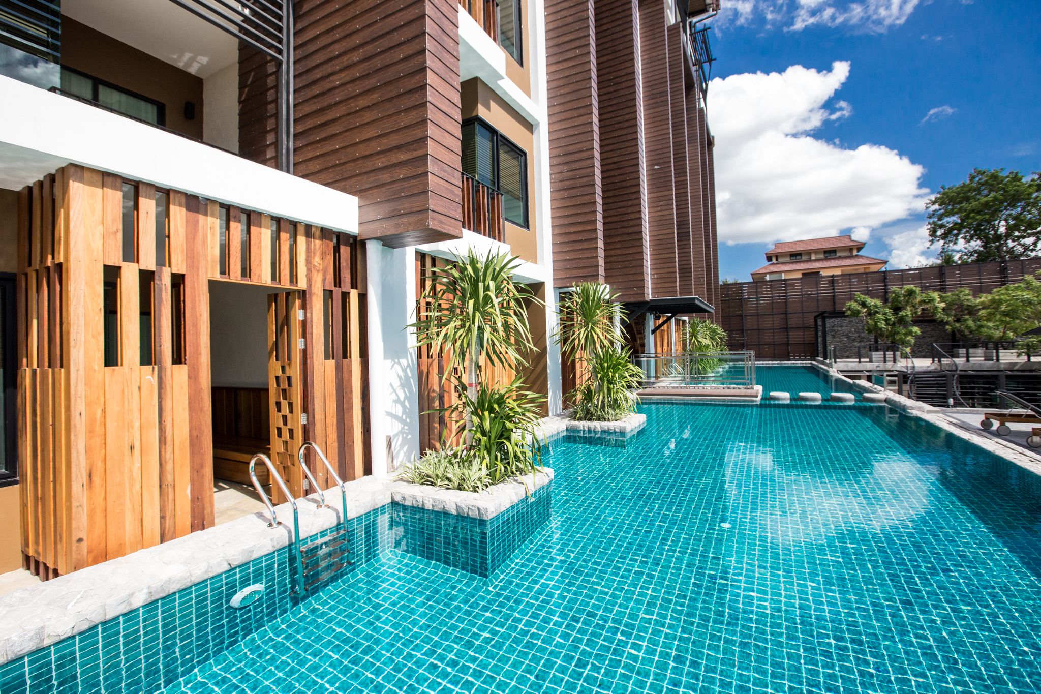 jacuzzi riverfront - pool access | outdoor pool | outdoor pool, pool loungers