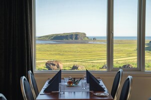 Se sirven desayunos, almuerzos y cenas; cocina local