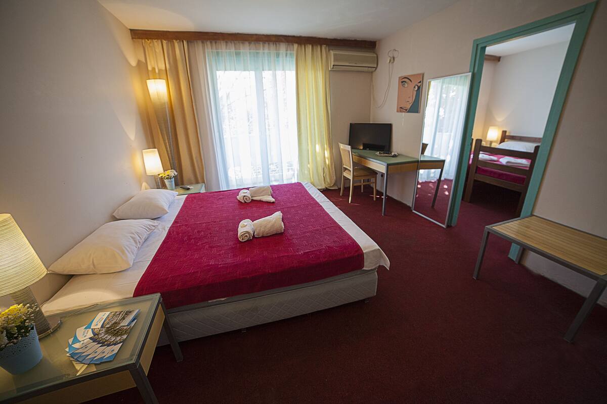 Family Apartment, 2 Bedrooms, Garden View | Premium bedding, in-room safe, desk, soundproofing