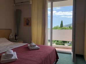 Premium bedding, in-room safe, desk, soundproofing - Bip Hotel (Budva)