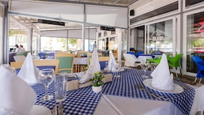 Breakfast, lunch and dinner served - Bip Hotel (Budva)