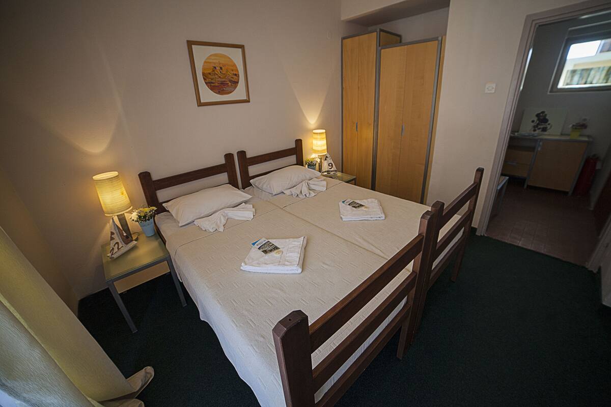 Basic Twin Room | Premium bedding, in-room safe, desk, soundproofing