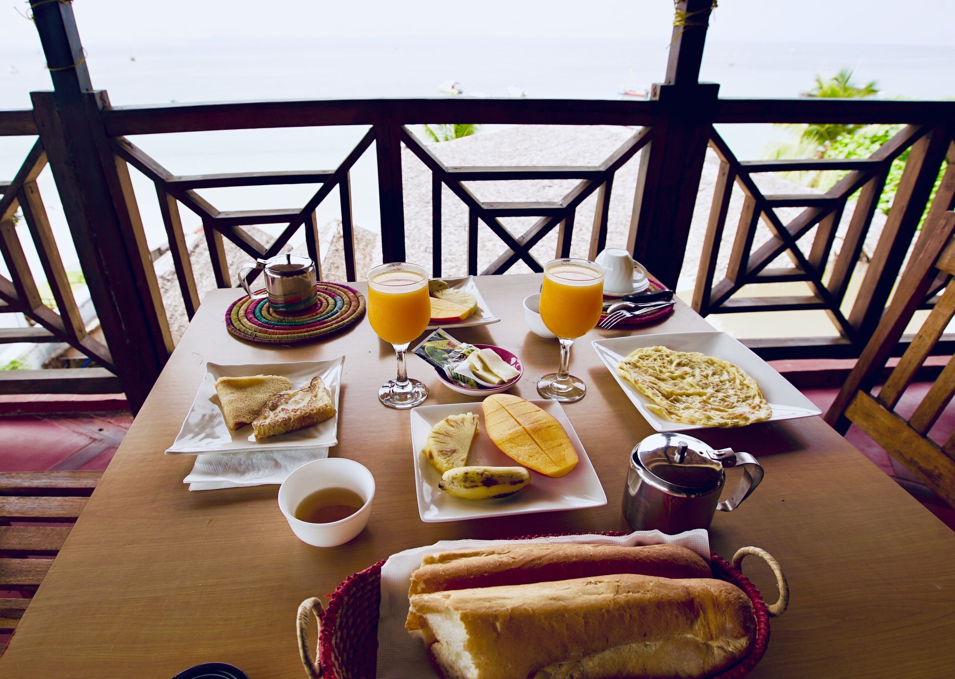 daily continental breakfast (eur 5 per person)