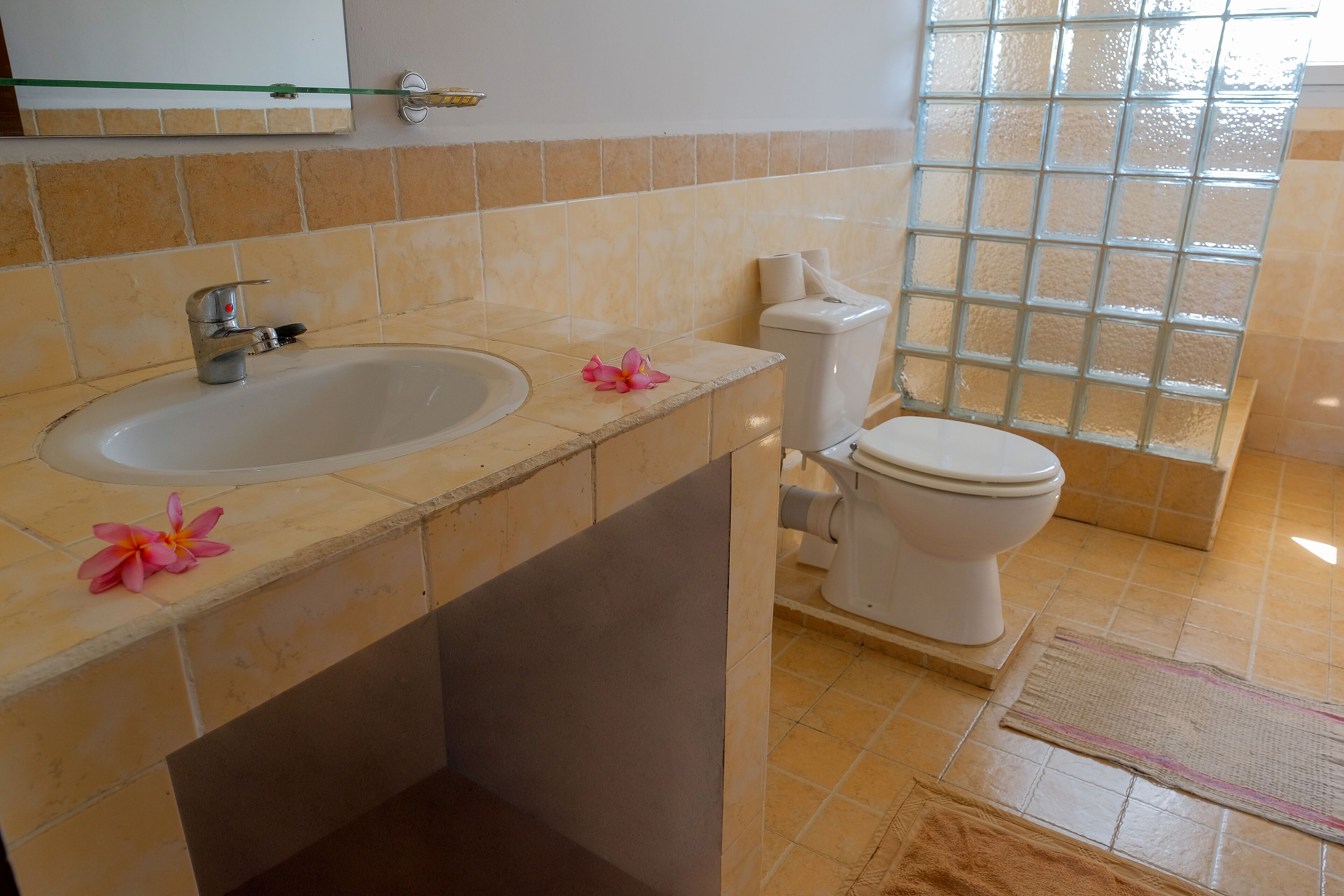 luxury apartment, sea view (second floor) | bathroom | shower, free toiletries, hair dryer, towels
