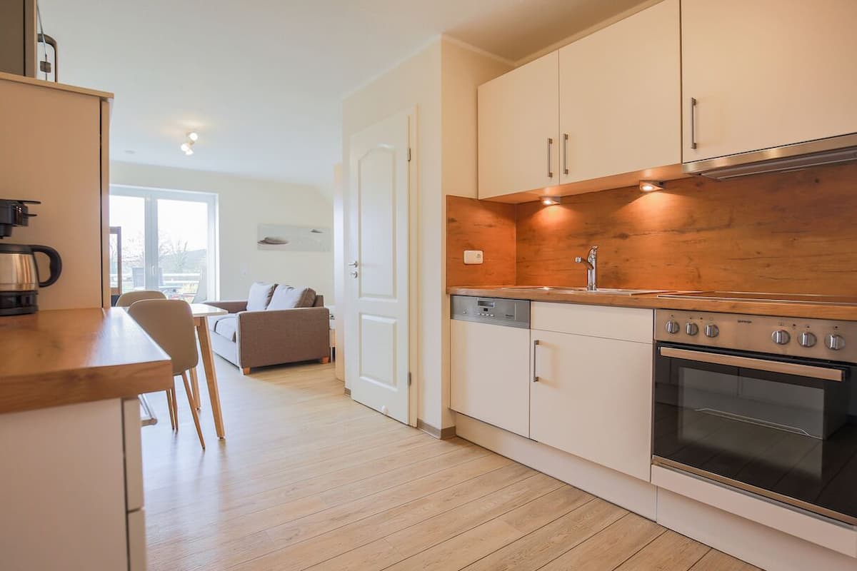 Departamento estándar, 1 habitación, para no fumadores, vista al mar | Cocina privada | Cafetera y tetera, refrigerador, microondas y horno