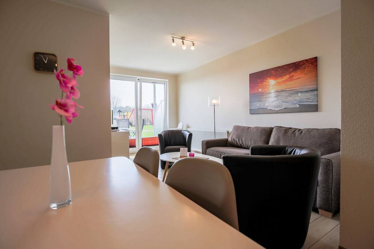 Departamento estándar, 2 habitaciones, Terraza, vista al jardín | Área de sala de estar | Televisión de pantalla plana y piso con calefacción