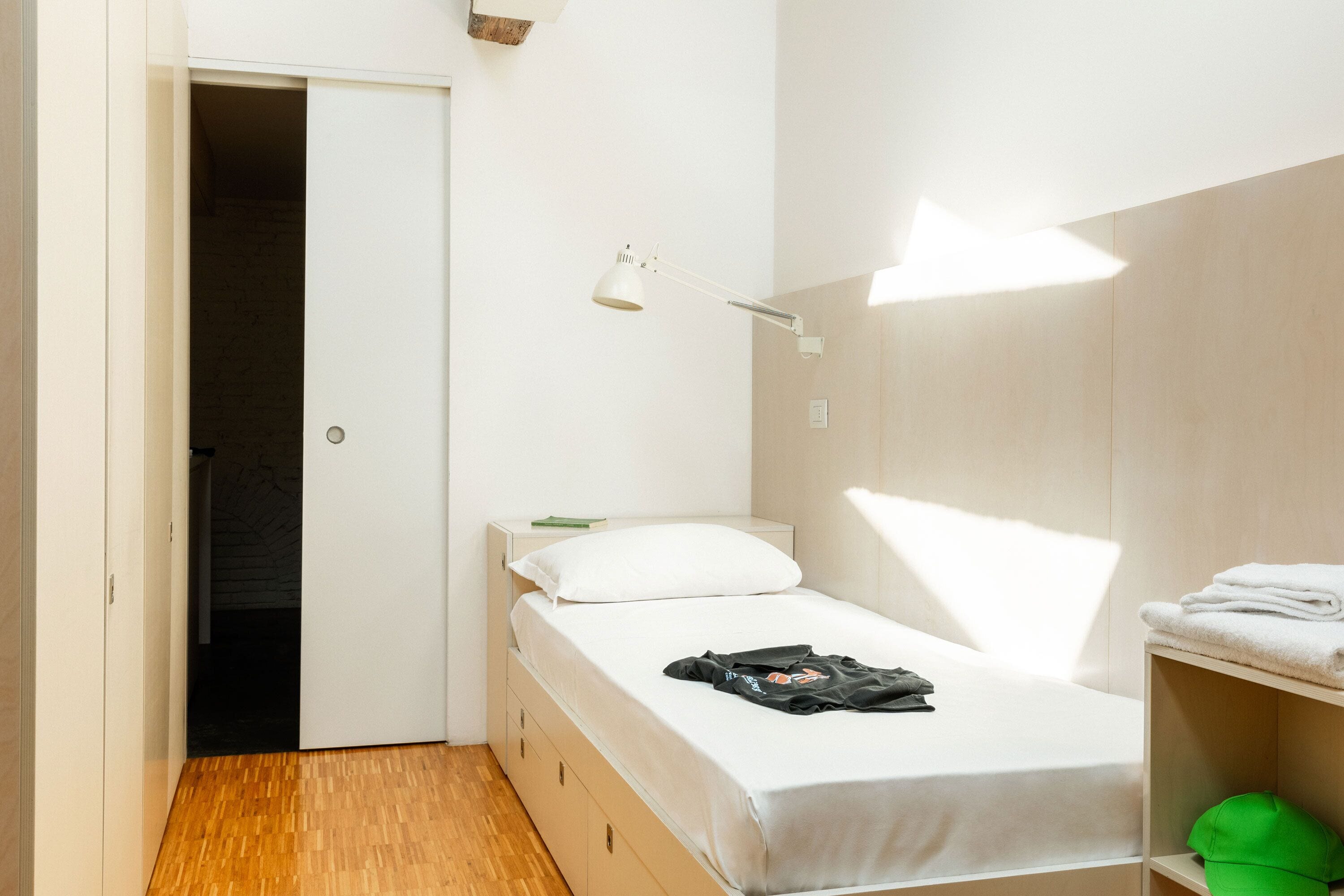 Ropa de cama de alta calidad, cubrecamas y escritorio 